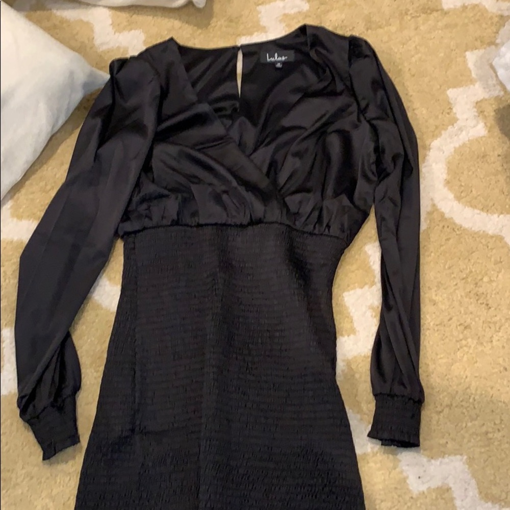 Lulus silk dress never worn doesn’t fit